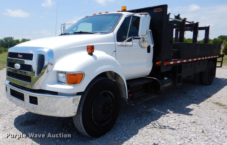 image for item HT9316 2007 Ford F750  flatbed truck