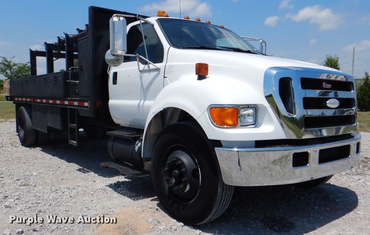 image for item HT9316 2007 Ford F750  flatbed truck