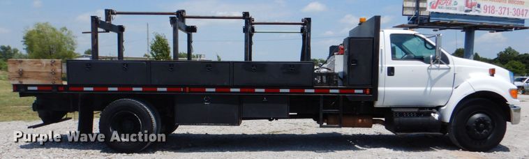 image for item HT9316 2007 Ford F750  flatbed truck