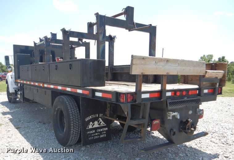image for item HT9316 2007 Ford F750  flatbed truck