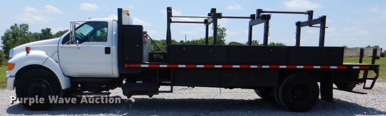 image for item HT9316 2007 Ford F750  flatbed truck