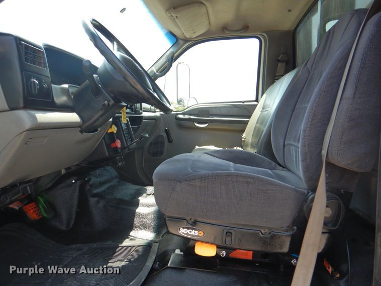 image for item HT9316 2007 Ford F750  flatbed truck