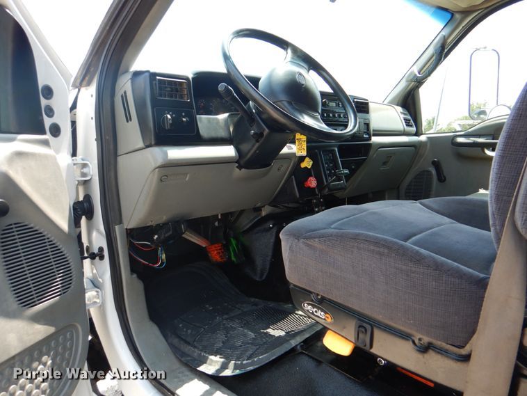 image for item HT9316 2007 Ford F750  flatbed truck