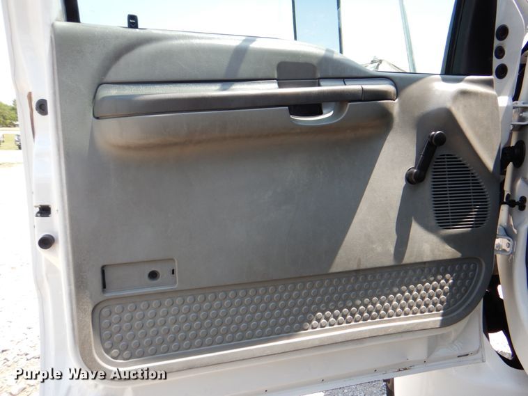 image for item HT9316 2007 Ford F750  flatbed truck