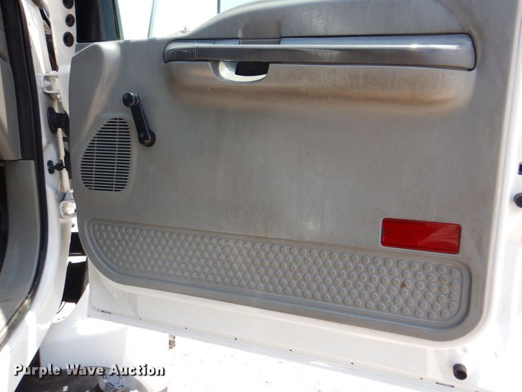 image for item HT9316 2007 Ford F750  flatbed truck