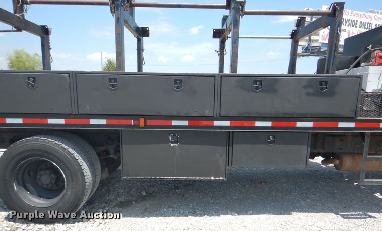 image for item HT9316 2007 Ford F750  flatbed truck