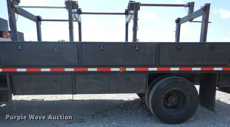 image for item HT9316 2007 Ford F750  flatbed truck