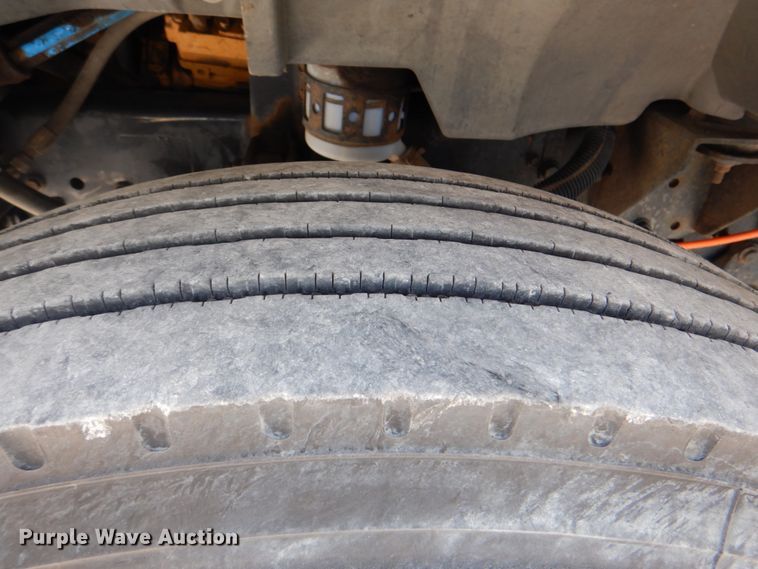 image for item HT9316 2007 Ford F750  flatbed truck