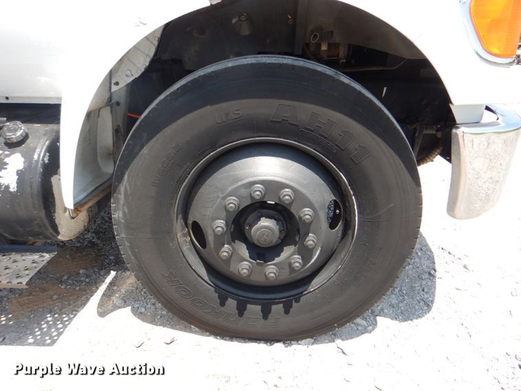 image for item HT9316 2007 Ford F750  flatbed truck