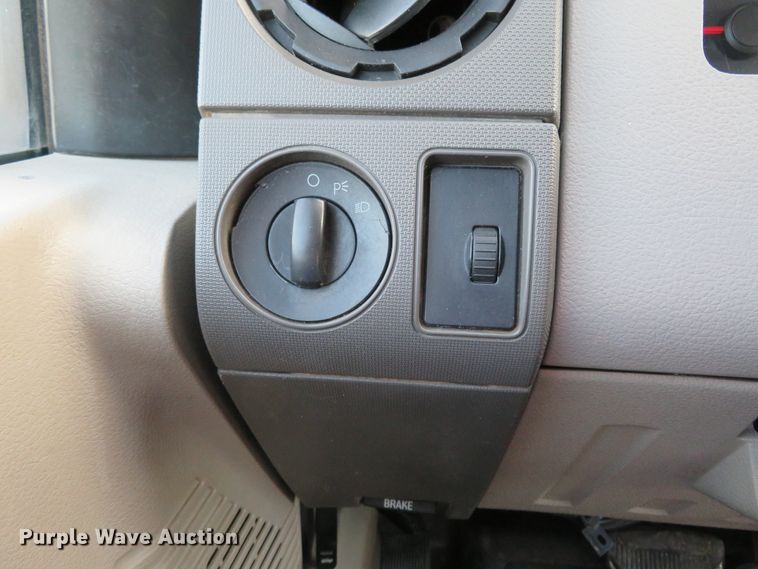 image for item HV9716 2010 Ford F250 Super Duty  pickup truck