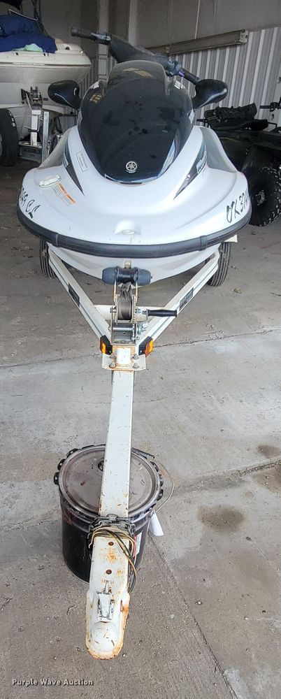 image for item IE9391 2001 Yamaha XL800  personal watercraft