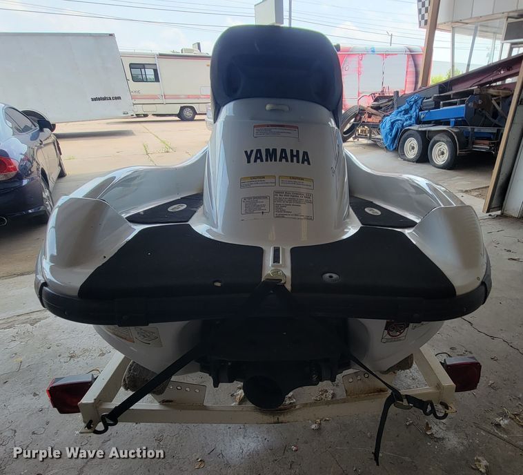 image for item IE9391 2001 Yamaha XL800  personal watercraft