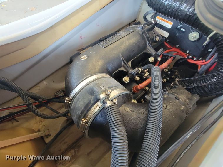 image for item IE9391 2001 Yamaha XL800  personal watercraft