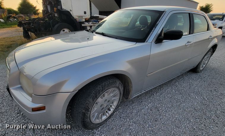 image for item IF9872 2005 Chrysler 300