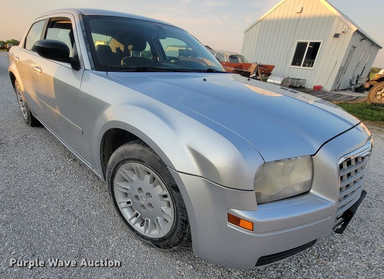 image for item IF9872 2005 Chrysler 300