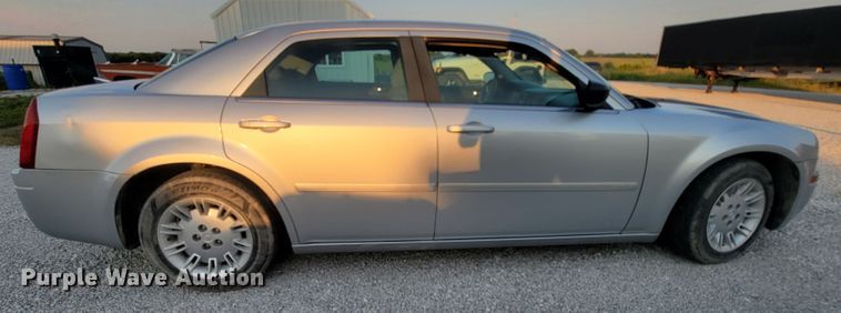 image for item IF9872 2005 Chrysler 300