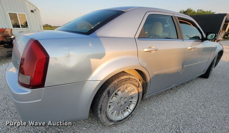 image for item IF9872 2005 Chrysler 300