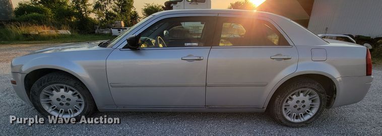 image for item IF9872 2005 Chrysler 300