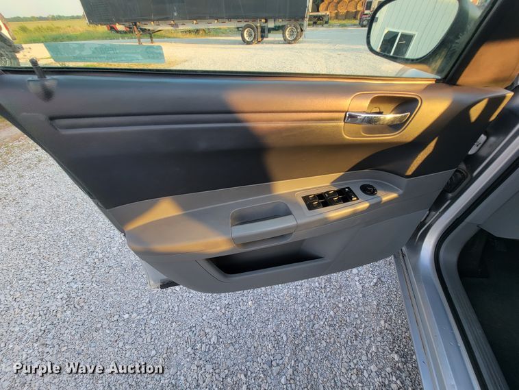 image for item IF9872 2005 Chrysler 300