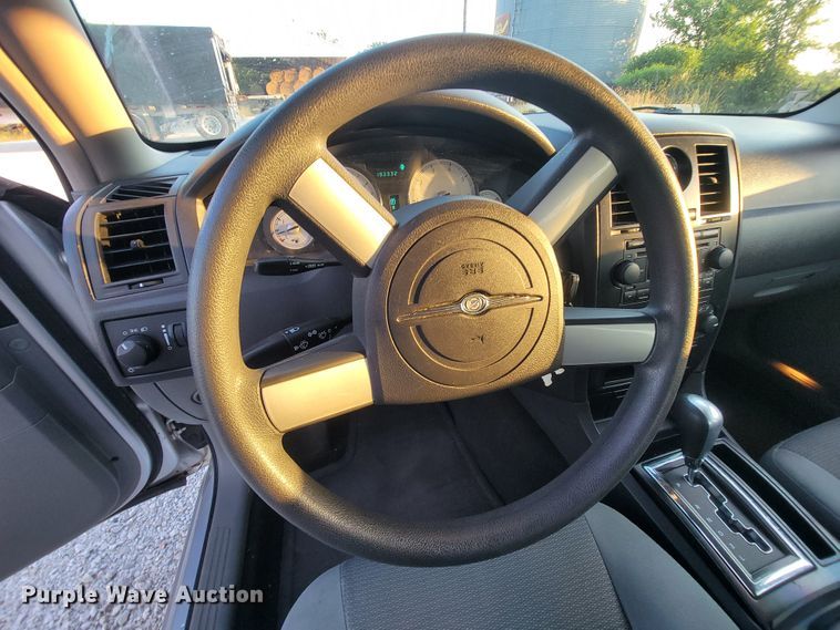 image for item IF9872 2005 Chrysler 300