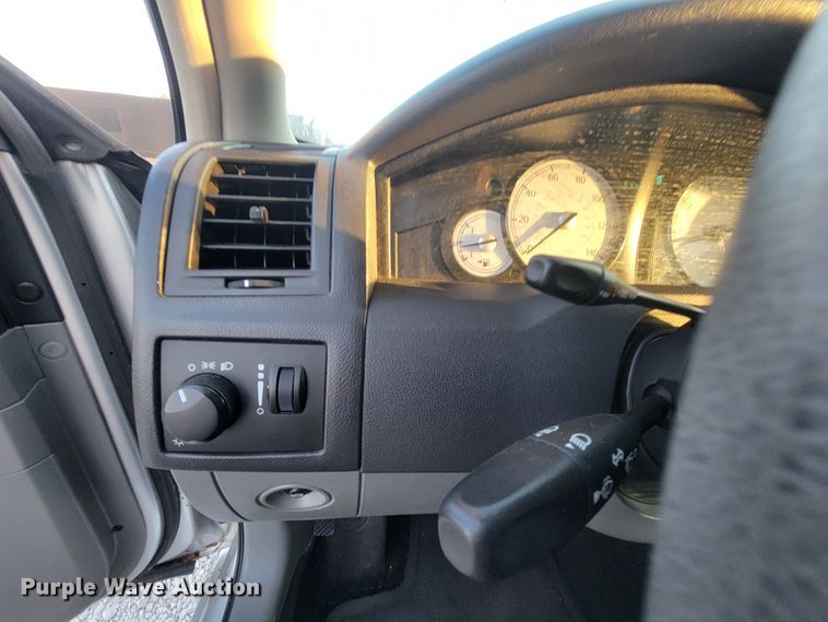 image for item IF9872 2005 Chrysler 300