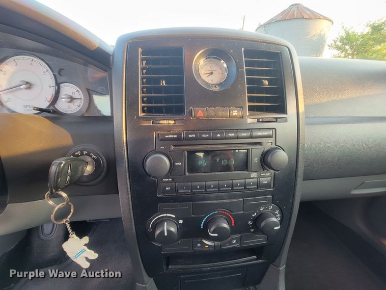 image for item IF9872 2005 Chrysler 300