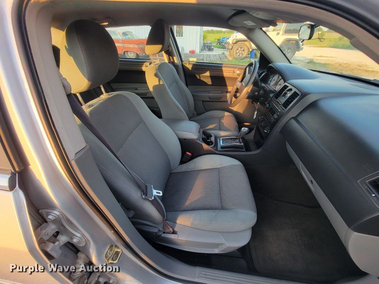 image for item IF9872 2005 Chrysler 300