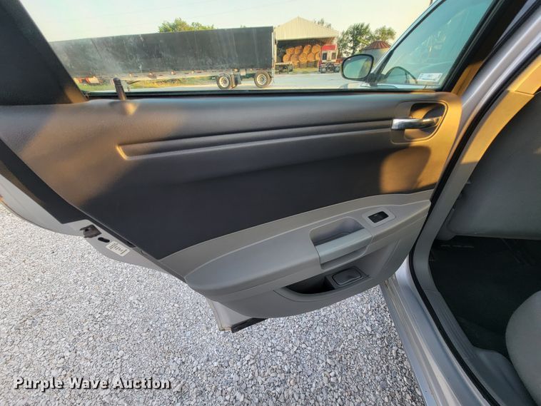 image for item IF9872 2005 Chrysler 300