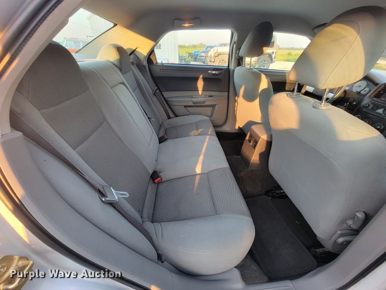 image for item IF9872 2005 Chrysler 300