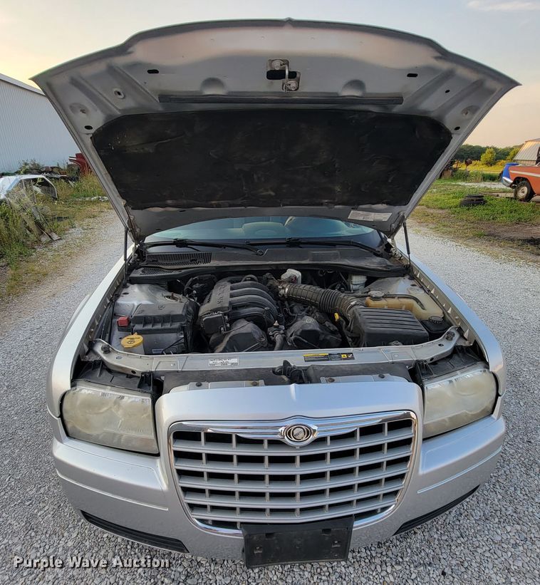 image for item IF9872 2005 Chrysler 300