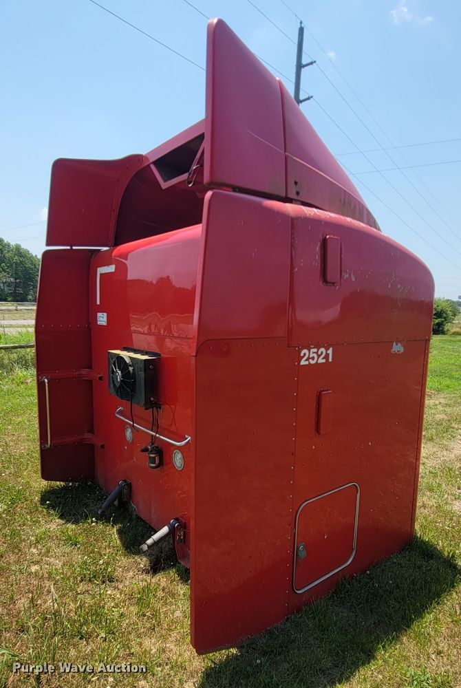image for item IF9878 Peterbilt 379  sleeper