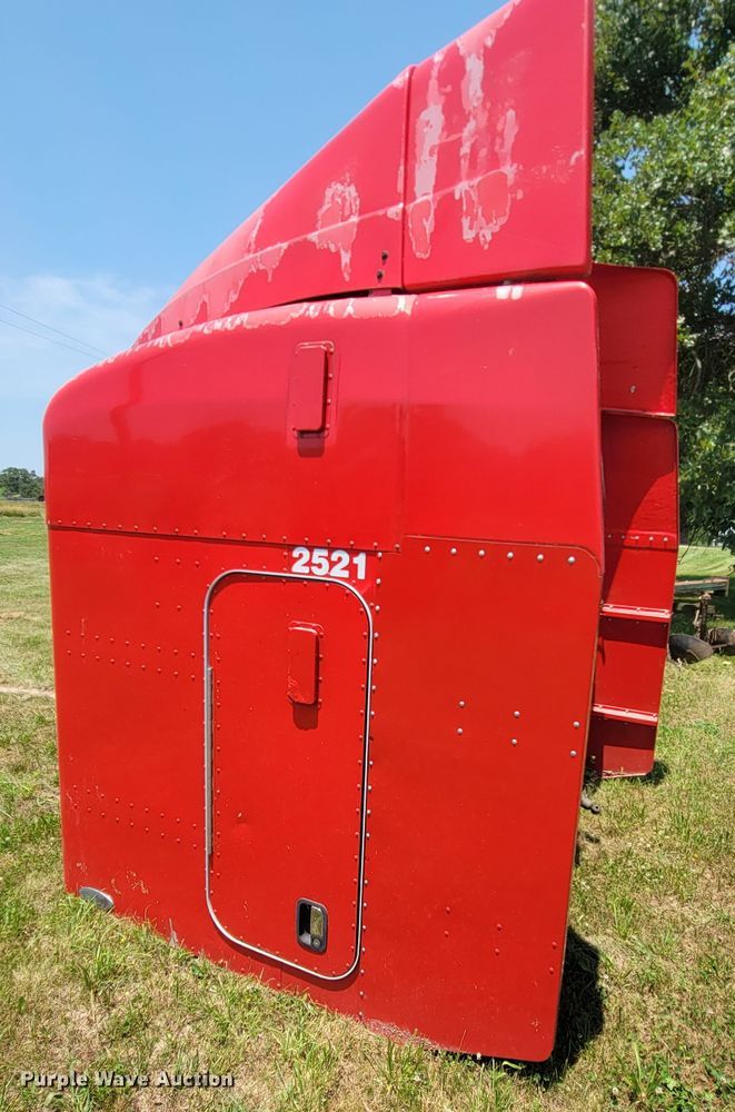 image for item IF9878 Peterbilt 379  sleeper