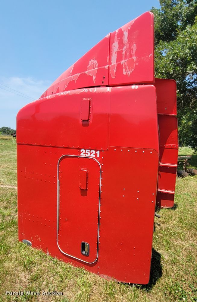 image for item IF9878 Peterbilt 379  sleeper