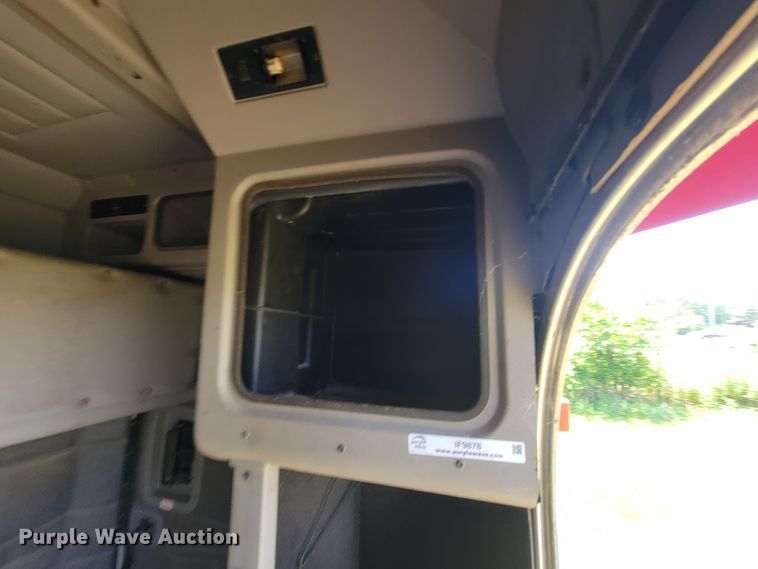 image for item IF9878 Peterbilt 379  sleeper