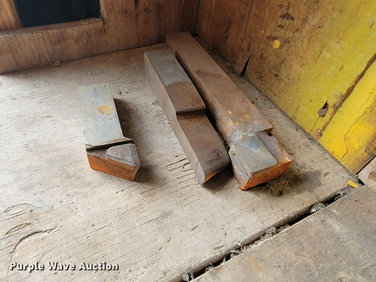 image for item IF9925 Approximately 478 pieces of tooling