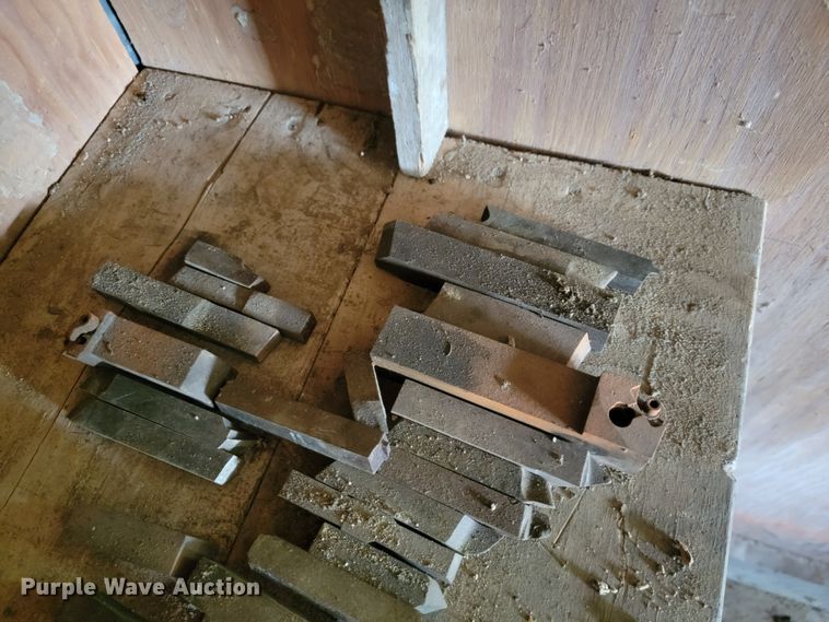 image for item IF9925 Approximately 478 pieces of tooling