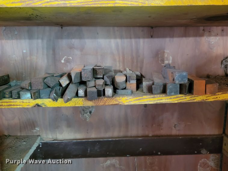 image for item IF9925 Approximately 478 pieces of tooling