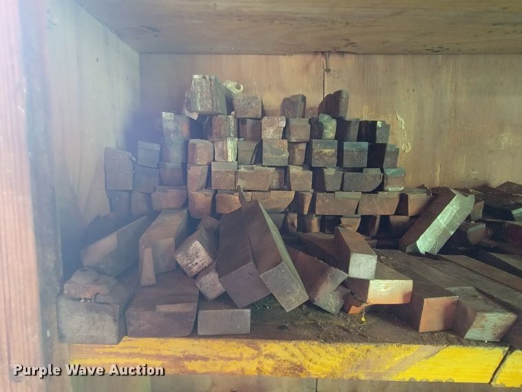 image for item IF9925 Approximately 478 pieces of tooling