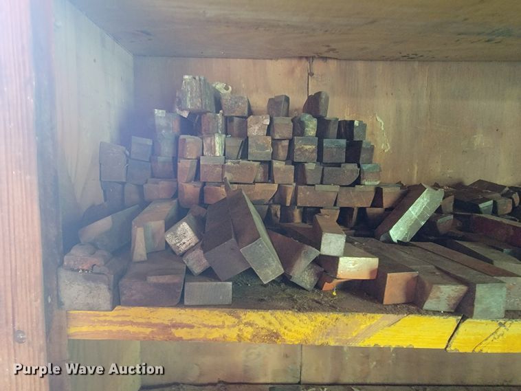 image for item IF9925 Approximately 478 pieces of tooling