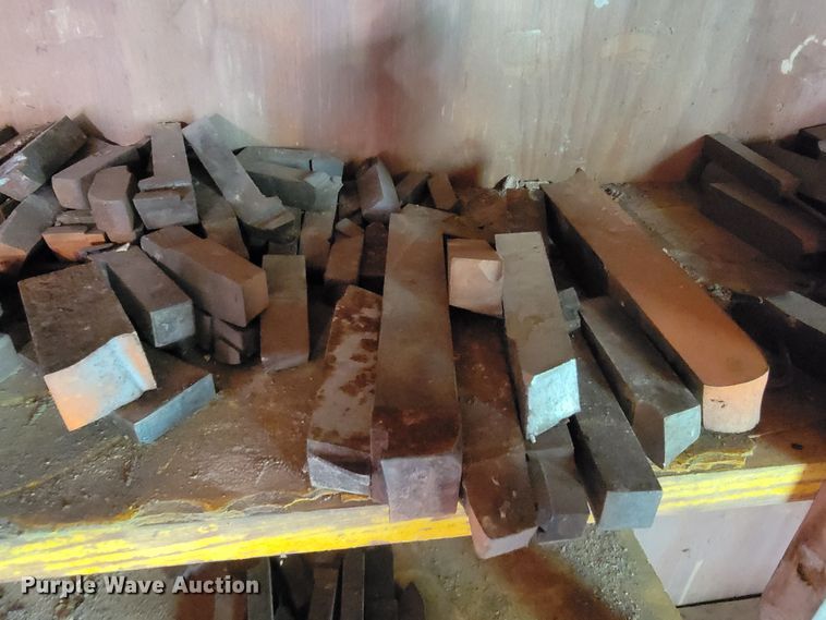 image for item IF9925 Approximately 478 pieces of tooling