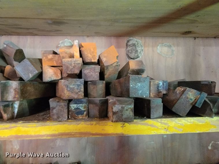 image for item IF9925 Approximately 478 pieces of tooling