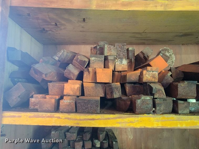 image for item IF9925 Approximately 478 pieces of tooling