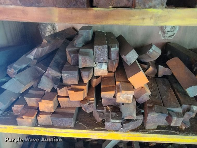 image for item IF9925 Approximately 478 pieces of tooling