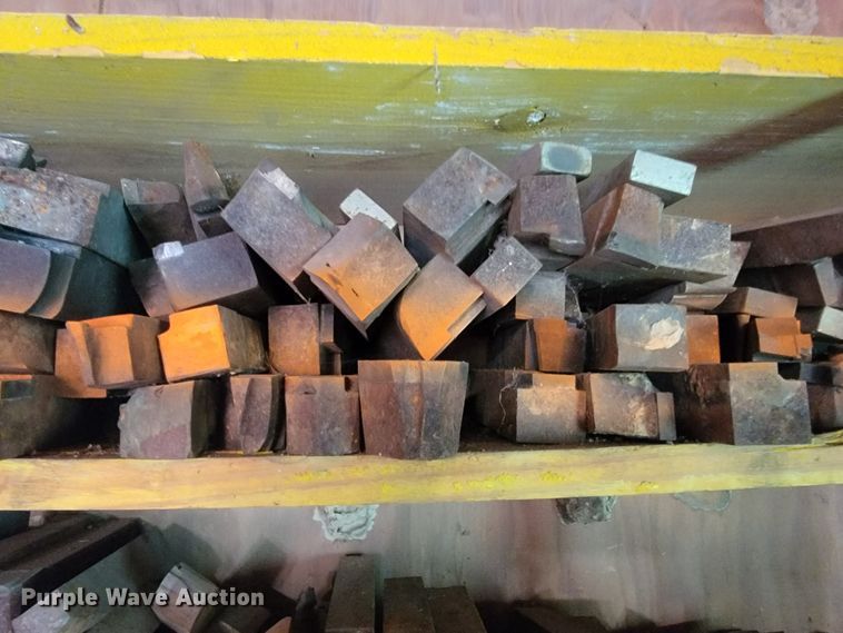 image for item IF9925 Approximately 478 pieces of tooling