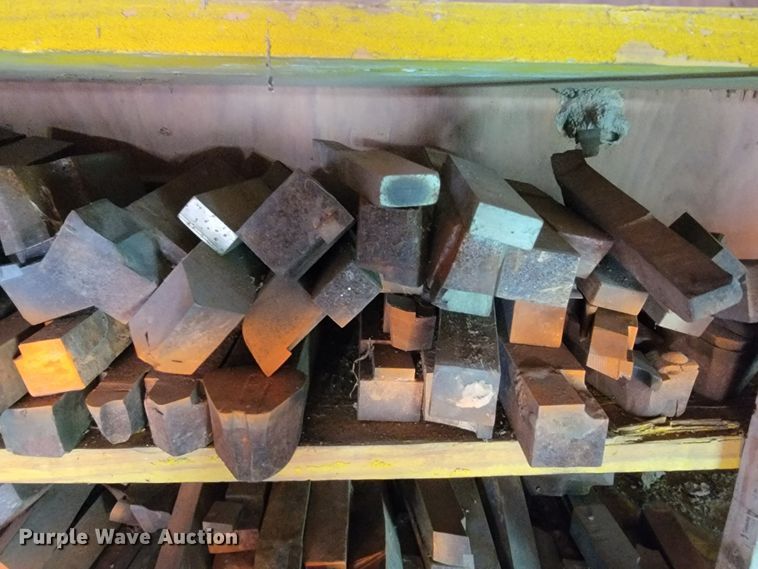 image for item IF9925 Approximately 478 pieces of tooling