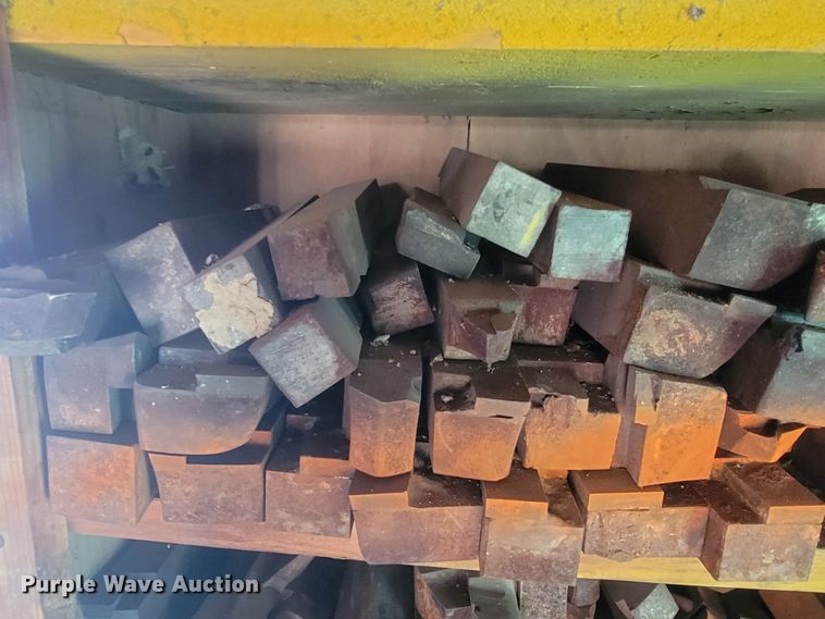 image for item IF9925 Approximately 478 pieces of tooling