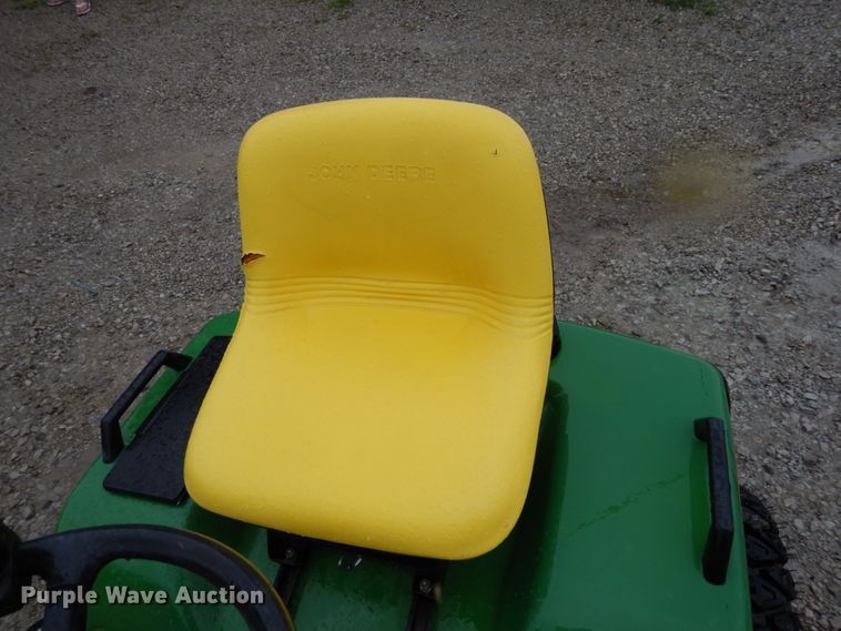 image for item II9574 John Deere 425  lawn mower