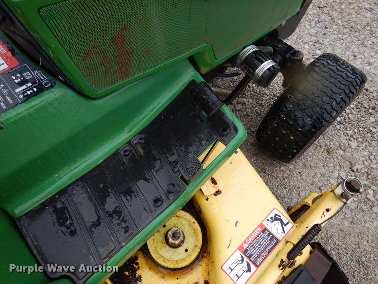 image for item II9574 John Deere 425  lawn mower