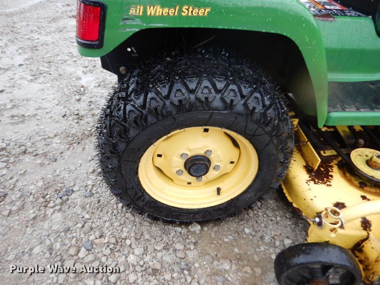 image for item II9574 John Deere 425  lawn mower