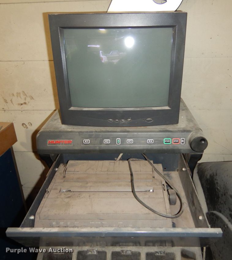 image for item II9578 Hunter GSP9700  wheel balancer